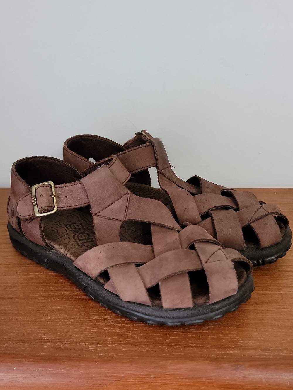 Teva Cross Up Leather Fisherman Sandals sz8